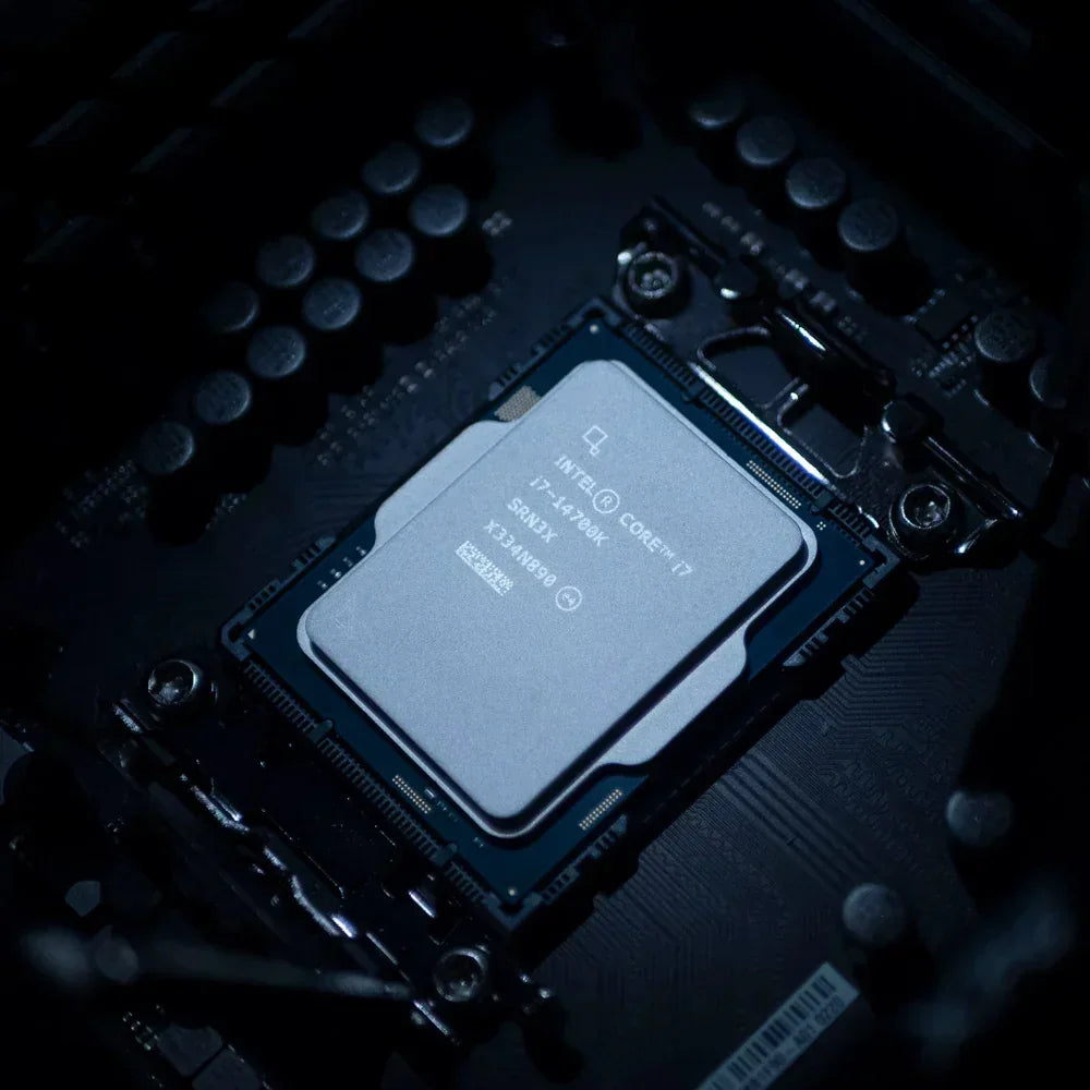 BREUNOR MADNESS - PC GAMING i7 14700K, RTX 5070 12GB, RAM 32GB 3200MHz, SSD NVMe 1000GB, Dissipatore a liquido 360mm, Windows 11 PRO - BREUNOR