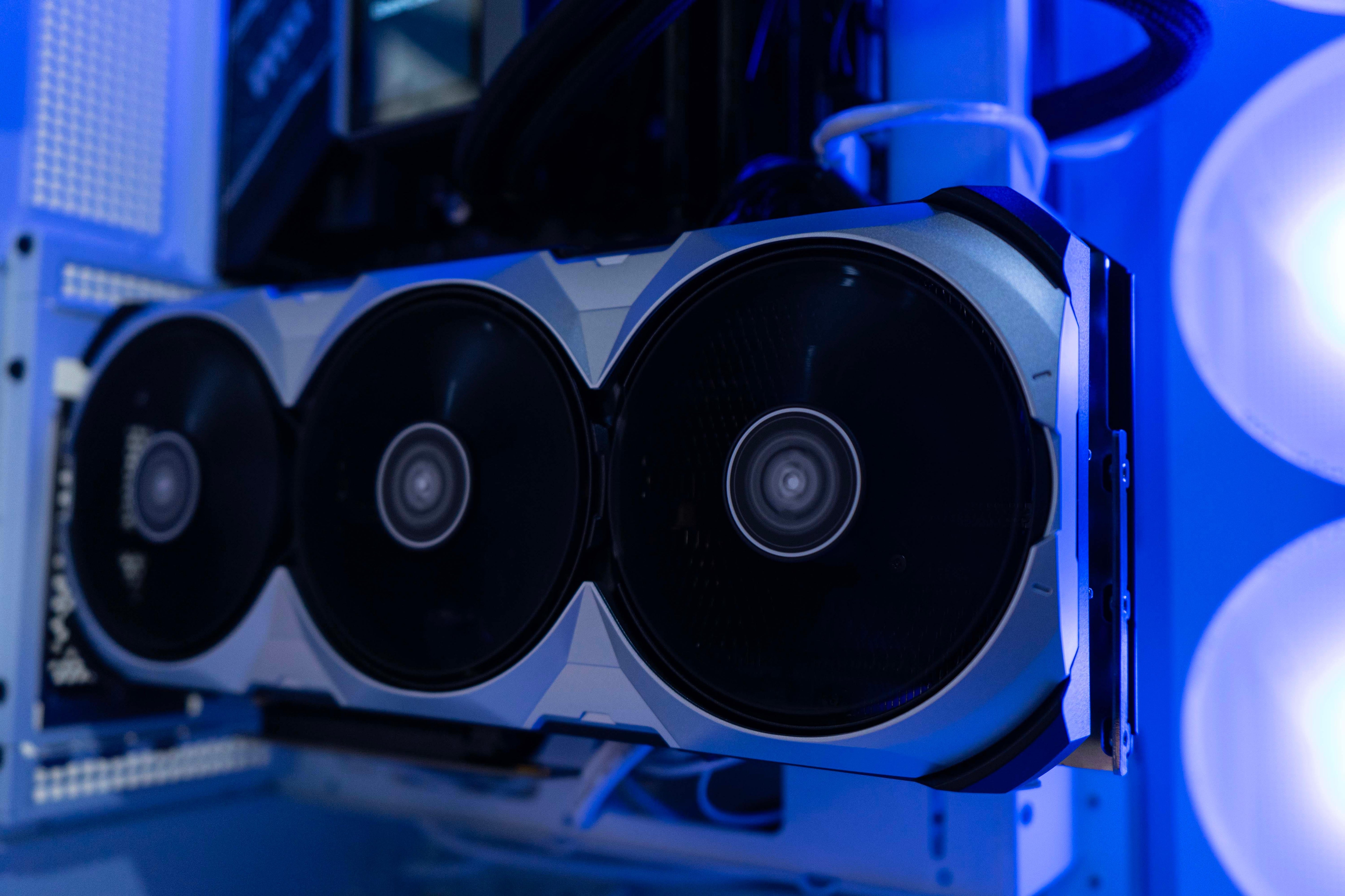 BREUNOR ICEFLOW - PC GAMING Intel i9 14900K , RTX 5070 12GB, RAM 32GB DDR5 , SSD 1000GB, Dissipatore a Liquido 360mm LCD, Windows 11 PRO - BREUNOR