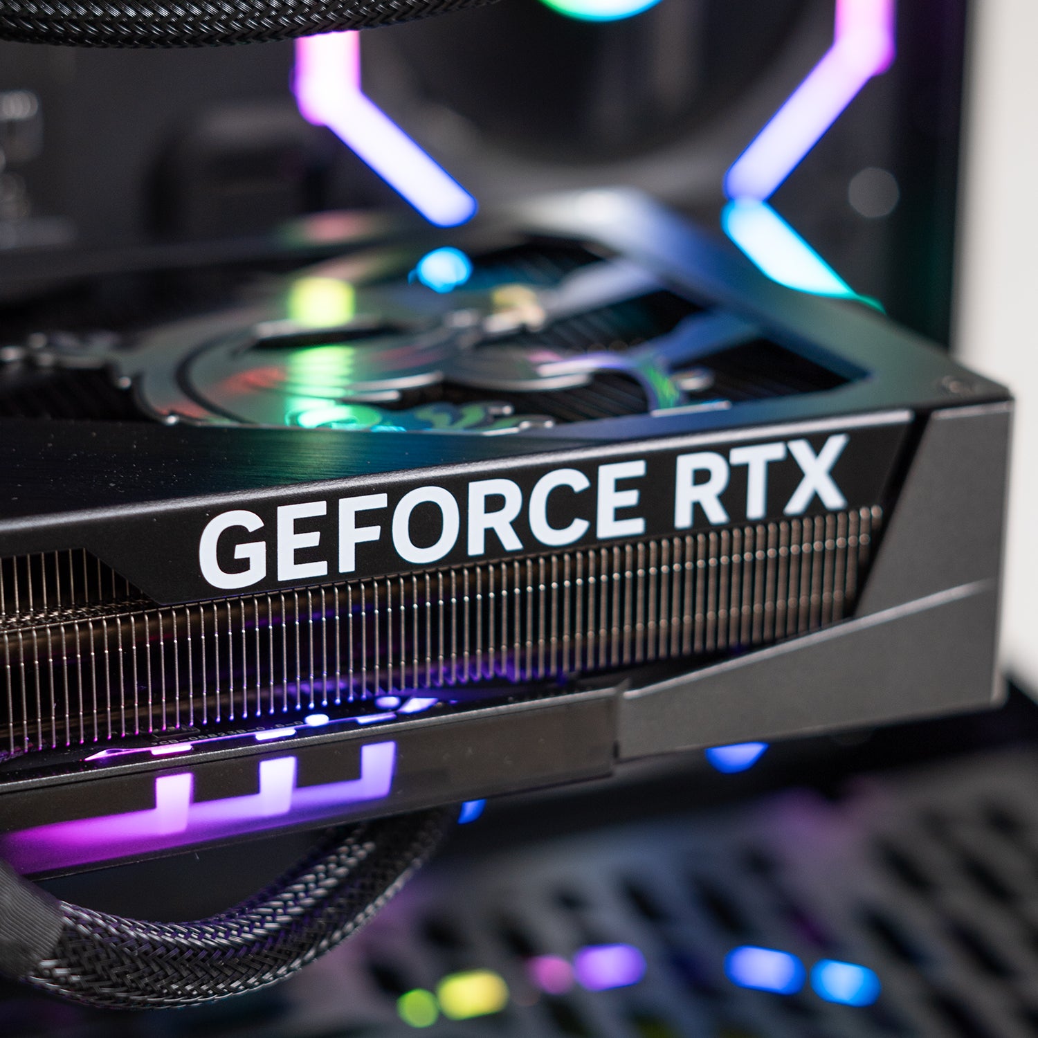 BREUNOR MAXIMUS - PC Gaming Ryzen 7 9800X3D, RTX 5080 16 Go, RAM 48 Go DDR5 6000 MHz, SSD Nvme 2000 Go, Refroidisseur Liquide 360 ​​mm, Windows 11 Pro